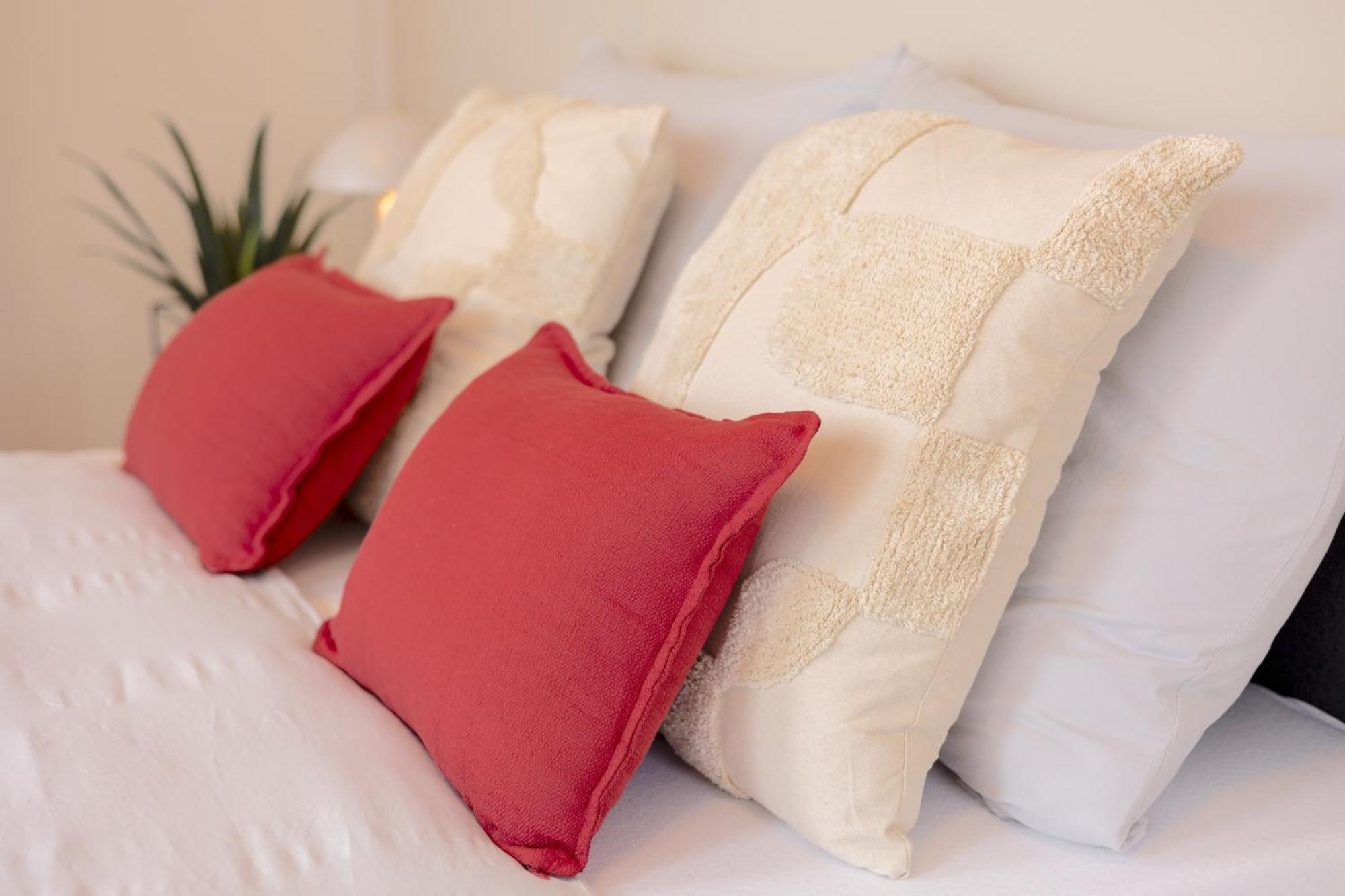 Bright 2br - 5th Floor, Balcony, Free Parking By Gravity Lejlighed Prag