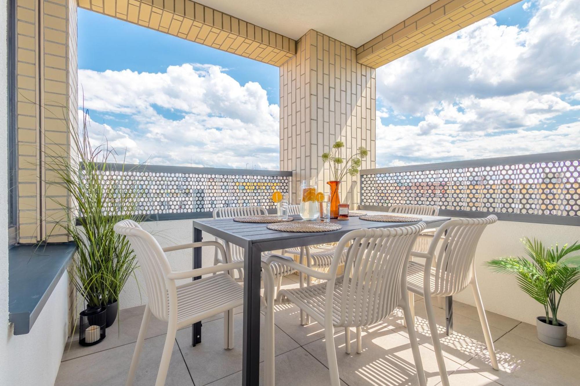 Lejlighed Bright 2br - 5th Floor, Balcony, Free Parking By Gravity Prag