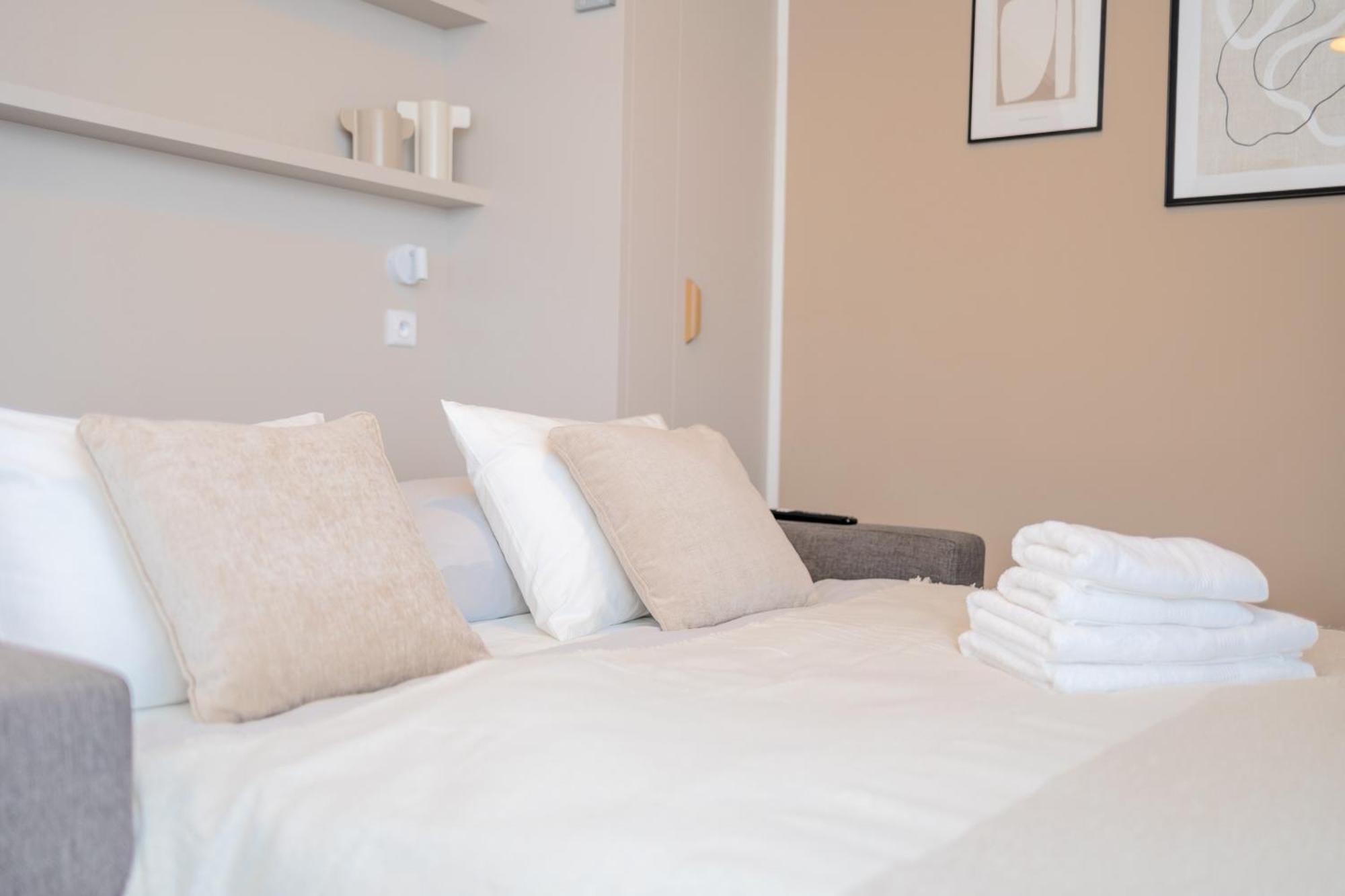 Lejlighed Bright 2br - 5th Floor, Balcony, Free Parking By Gravity *
