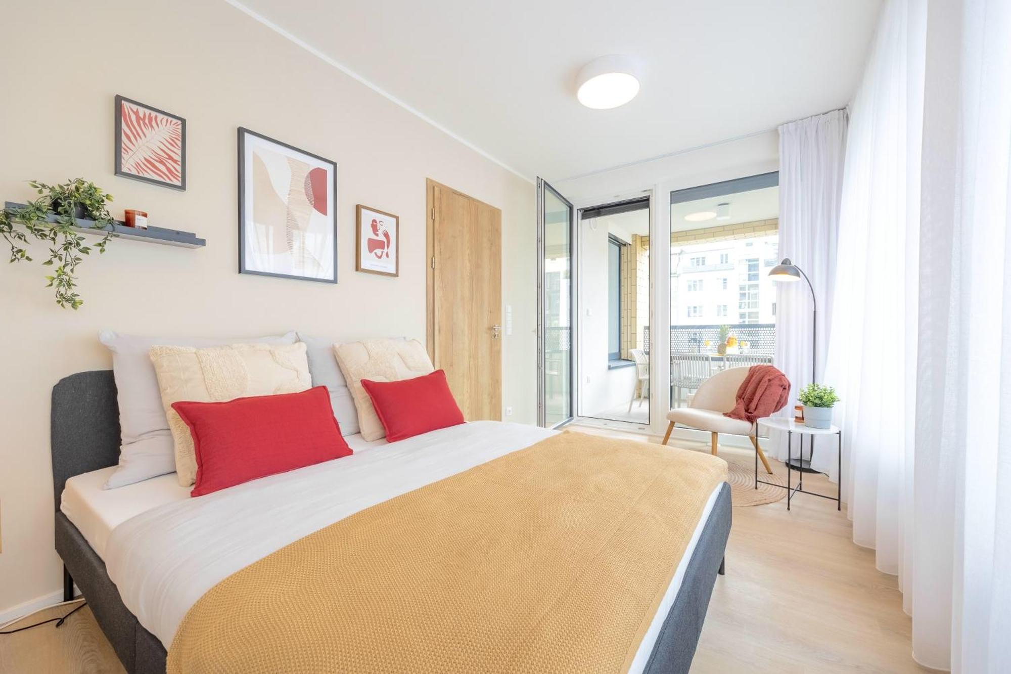 Bright 2br - 5th Floor, Balcony, Free Parking By Gravity Lejlighed Prag